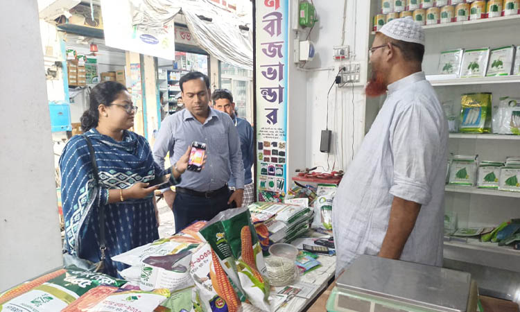গুরুদাসপুরে ৩ কীটনাশক ব্যবসায়ীকে জরিমানা