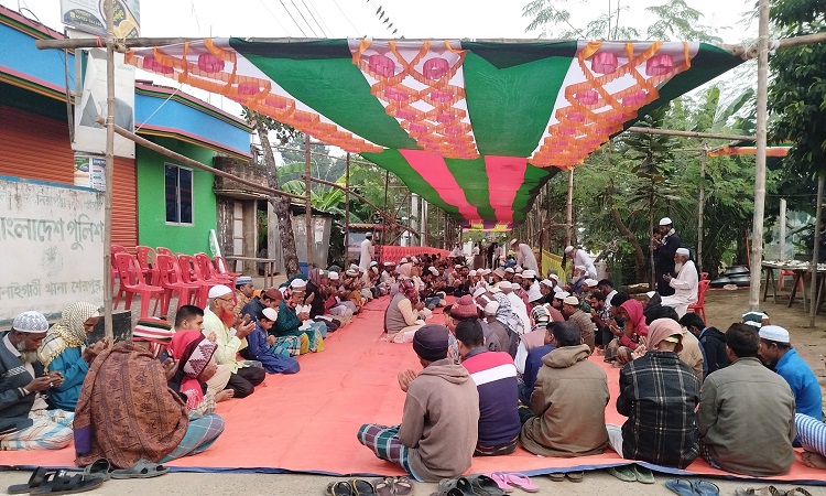 সাংবাদিক মনিরের বাবার আত্মার মাগফিরাত কামনায় দোয়া