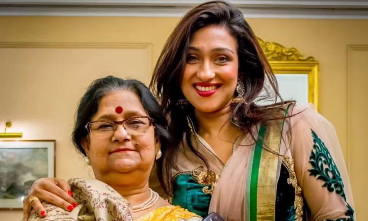 না ফেরার দেশে ঋতুপর্ণার মা
