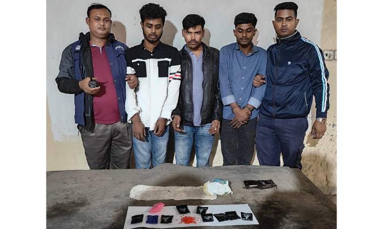 আশুগঞ্জে ইয়াবা ও প্রাইভেটকারসহ গ্রেফতার ৩