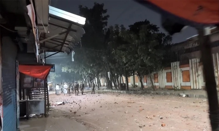 শিক্ষার্থীদের সংঘর্ষে রণক্ষেত্র তেজগাঁও