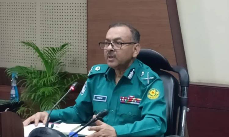 বিকেল পর্যন্ত রিকশাচালকদের অপেক্ষা করতে বললেন ডিএমপি কমিশনার