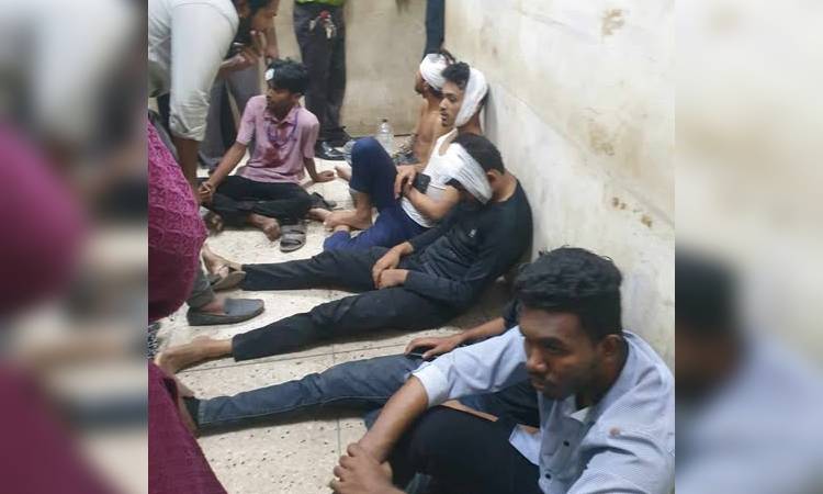 ৩ কলেজের শিক্ষার্থীদের সংঘর্ষে ৩৩ জন ঢামেকে