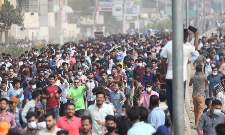 ৮ হাজার শিক্ষার্থীর বিরুদ্ধে পুলিশের মামলা