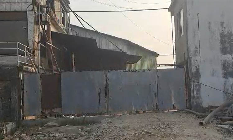 সাভারে টাইলস কারখানায় ডাকাতি, দেড় কোটি টাকার মালামাল লুট
