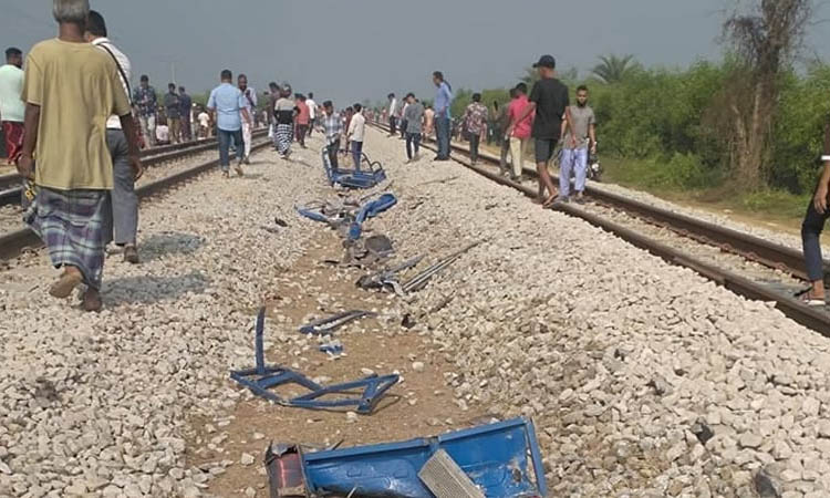 কুমিল্লায় অটোরিকশায় ট্রেনের ধাক্কা, নিহত বেড়ে ৭
