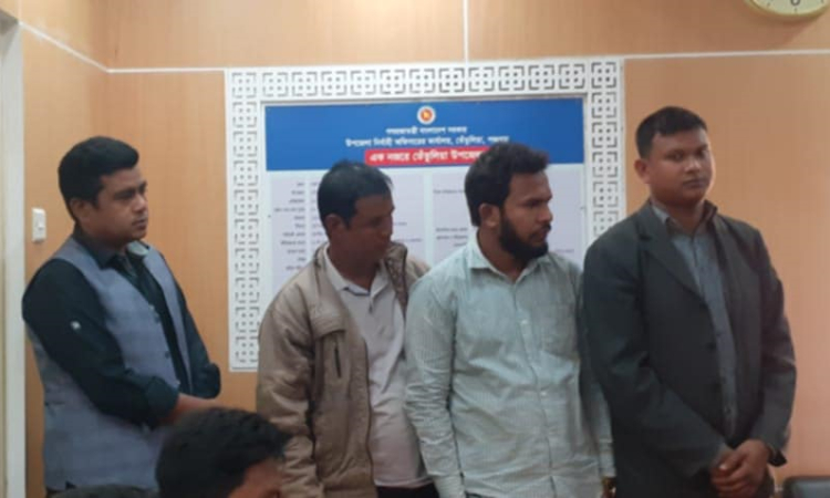 তেঁতুলিয়ায় চাঁদাবাজির অভিযোগে তিন সাংবাদিকসহ আটক ৪