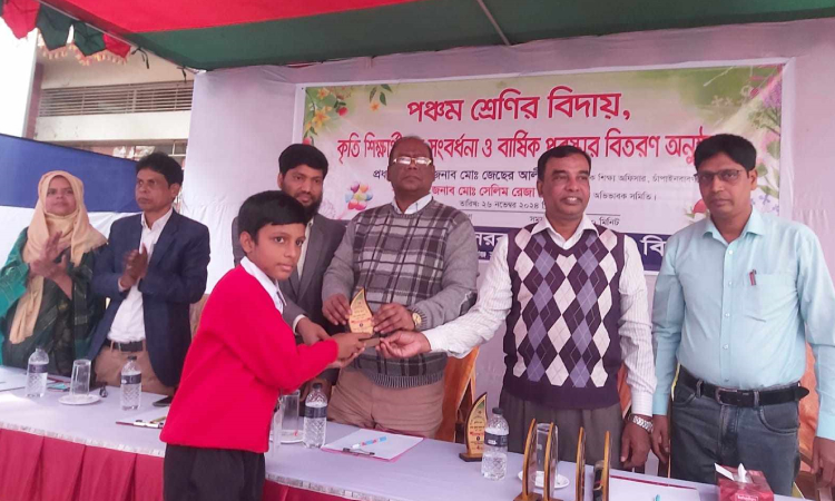 মডেল স্কুলে কৃতি শিক্ষার্থীদের সংবর্ধনা ও পুরস্কার বিতরণ