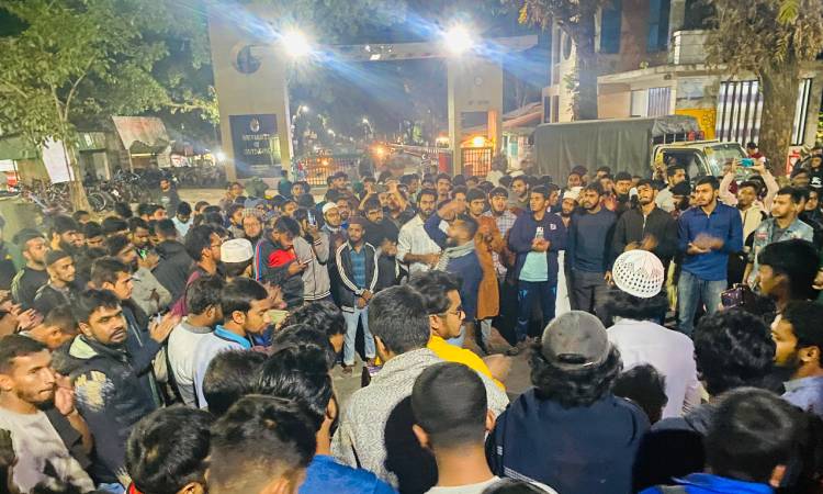 ইসকনকে সন্ত্রাসী সংগঠন হিসেবে নিষিদ্ধের দাবি চবি শিক্ষার্থীদের