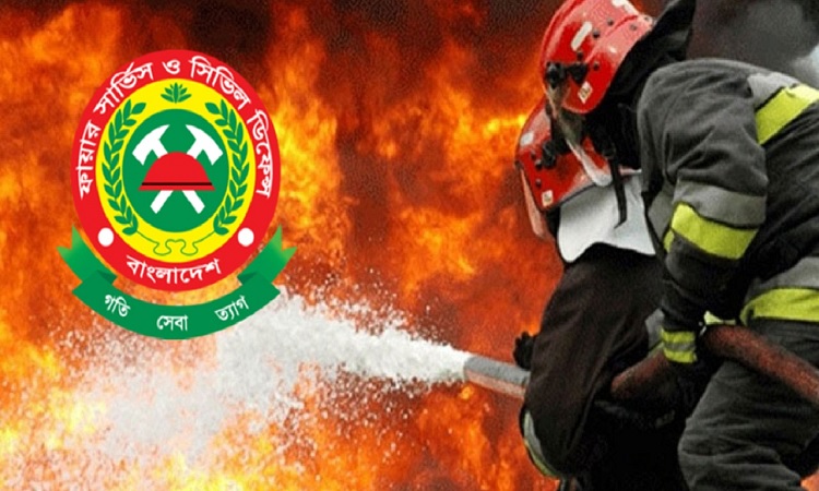 ঢাকা কলেজে নয়, কলেজের পাশে বৈদ্যুতিক খুঁটিতে আগুন