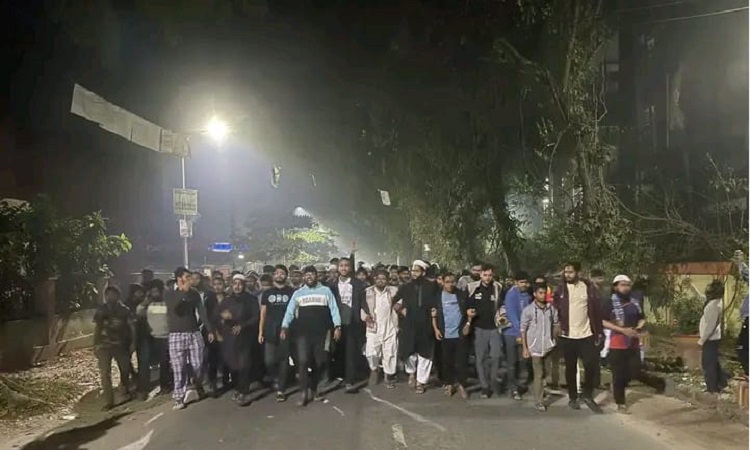 আইনজীবী সাইফুল হত্যার প্রতিবাদে বাকৃবিতে বিক্ষোভ