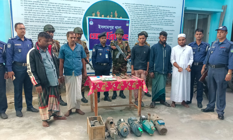 ইসলামপুরে যৌথ বাহিনীর অভিযানে আটক ৫