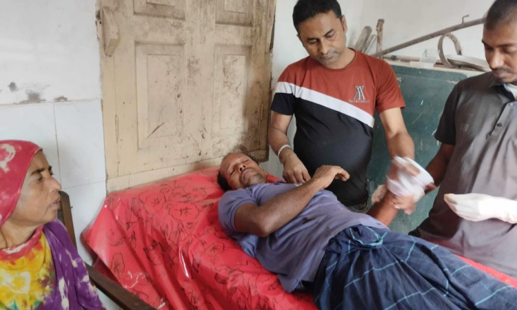 দৌলতপুরে অস্ত্রের মুখে চাল ব্যবসায়ীর লক্ষাধিক টাকা ছিনতাই