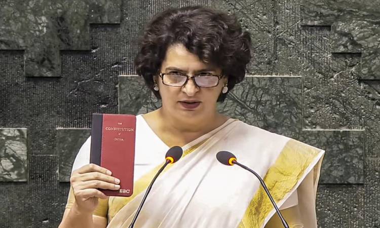 প্রথমবারের মতো পার্লামেন্টে শপথ নিলেন প্রিয়াঙ্কা গান্ধী