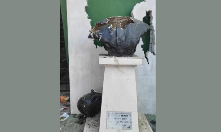 নারায়ণগঞ্জে শেখ মুজিবের ভাস্কর্য ভাঙচুর