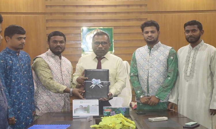 ক্যাম্পাস সংস্কারে ইবি শিবিরের স্মারকলিপি প্রদান
