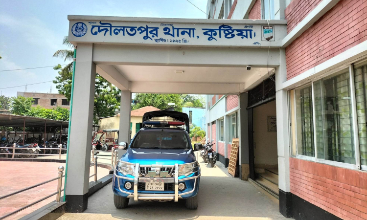 দৌলতপুর থানার ওসি শেখ আউয়াল কবীর ক্লোজ