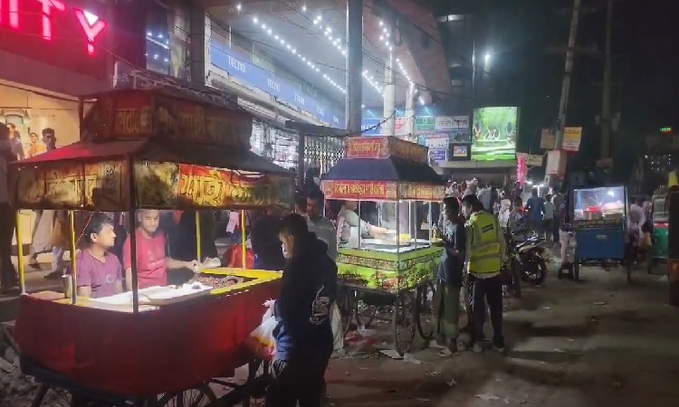 অবৈধ স্থাপনা ও ভ্রাম্যমান দোকান উচ্ছেদে সাভার পৌরসভার অভিযান