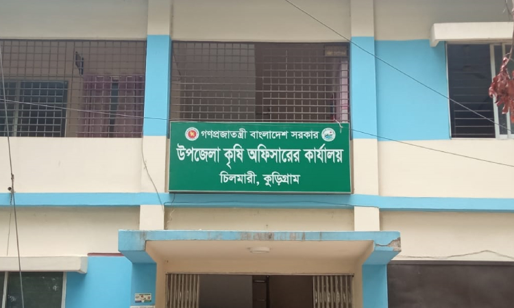 কৃষকের প্রণোদনার বীজ বিক্রি হচ্ছে দোকানে