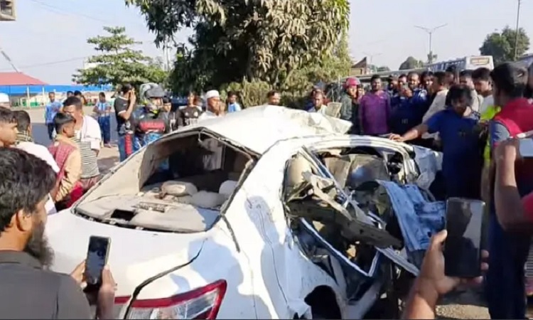 ঢাকা-আরিচা মহাসড়কে প্রাইভেটকার-বাস সংঘর্ষে নিহত ৩