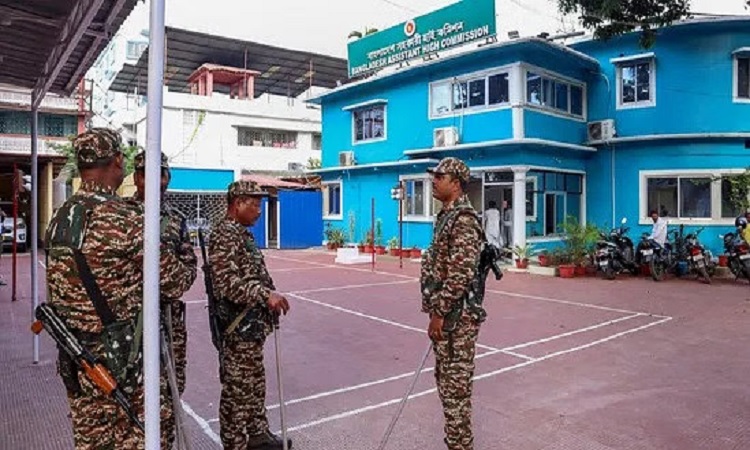 দূতাবাসে হামলা-আগুন, বিক্ষোভের ডাক বৈষম্যবিরোধী ছাত্র আন্দোলনের