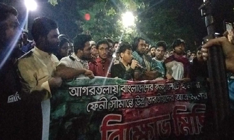 সহকারী হাইকমিশনে হামলার প্রতিবাদে ঢাবি শিক্ষার্থীদের বিক্ষোভ