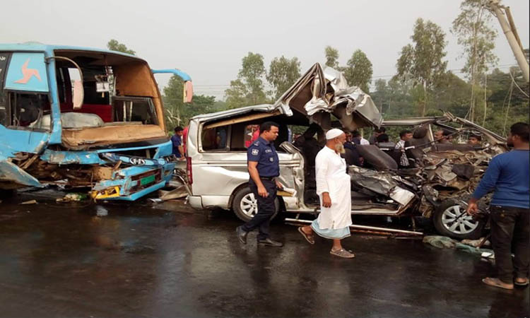 ৫ বছরে সড়ক দুর্ঘটনায় নিশ্চিহ্ন শতাধিক পরিবার