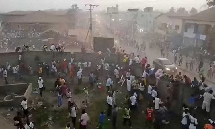 গিনির স্টেডিয়ামে সংঘর্ষ: নিহতের সংখ্যা ১৩৫