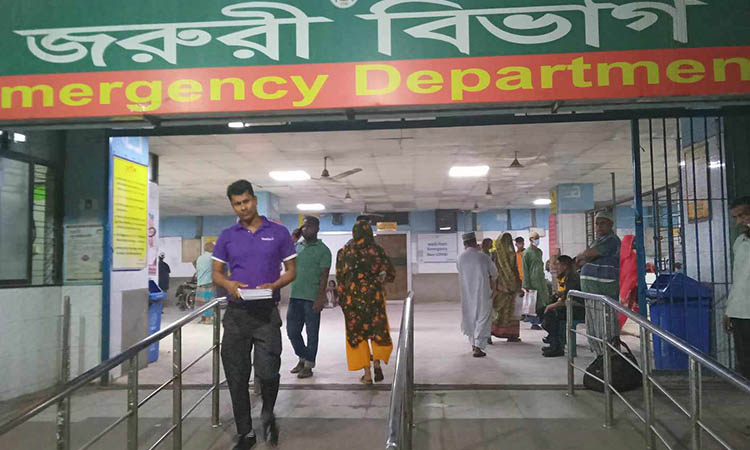 কাকরাইলে কাবার্ড ভ্যান চাপায় মোটরসাইকেল চালক নিহত