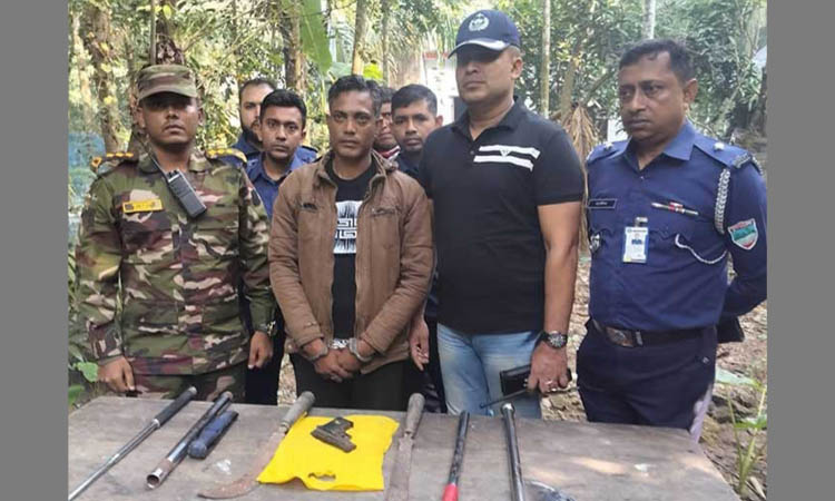 মো‌রেলগ‌ঞ্জে অস্ত্রসহ যুবক আটক