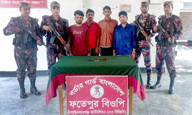 ফতেপুর সীমান্তে অবৈধ পারাপারের দায়ে আটক ৪