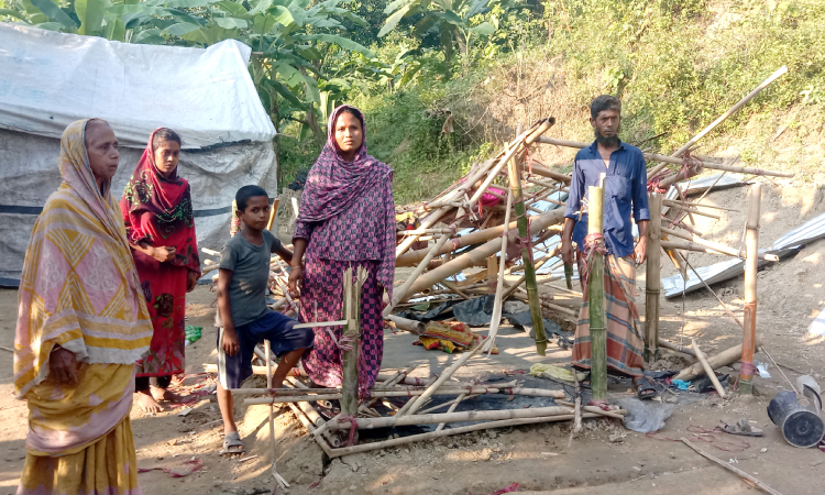 লামায় কৃষকের ঘর ভাঙচুর ও লুটপাটের অভিযোগ