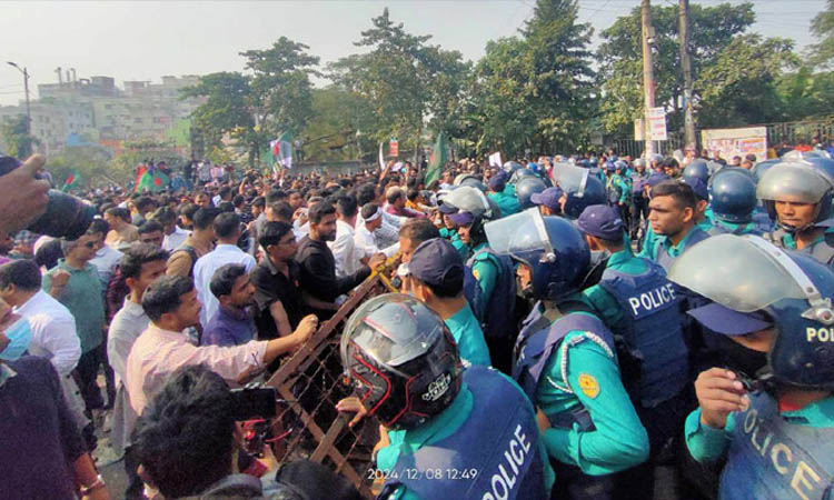 বিএনপি নেতাকর্মীদের পদযাত্রা আটকে দিল পুলিশ