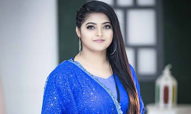 নতুন গানের শুটিংয়ে ব্যস্ত সংগীতশিল্পী সালমা