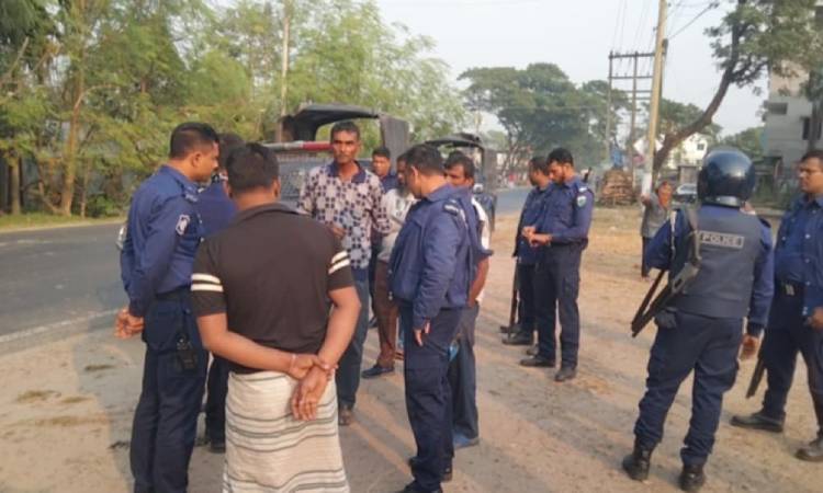 টিসিবির মালামাল বিতরণ নিয়ে সংঘর্ষ, আহত অন্তত ১৫