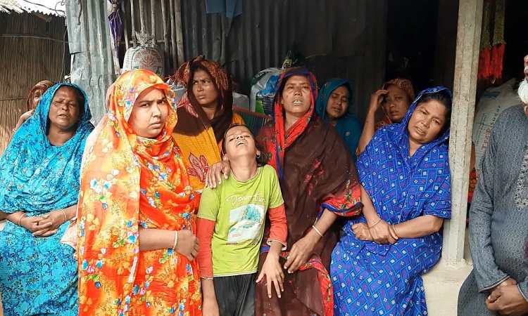 ঝিনাইদহে দু’পক্ষের সংঘর্ষে আহতের মৃত্যু, বাড়ি-ঘর ভাঙচুর ও লুটপাট