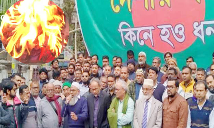 এবার ভারতীয় বিছানার চাদর পোড়ালেন রিজভী