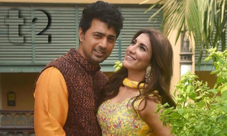 হঠাৎ দেবকে ‘আনফলো’ করলেন রুক্মিণী
