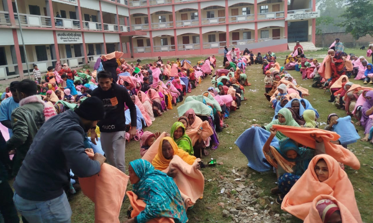 উলিপুরে ৭শ শীর্তাত মানুষের মাঝে শীতবস্ত্র বিতরণ