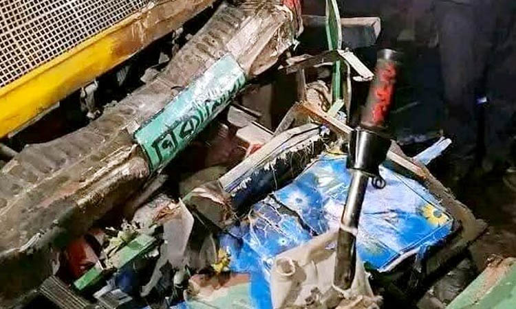 ট্রাক-কাভার্ডভ্যানের মাঝে পড়ে অটোরিকশার ৪ যাত্রী নিহত