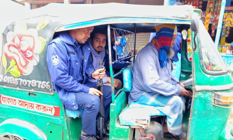 ডিবি পরিচয়ে ‘জিজ্ঞাসাবাদের’ জন্য কুবি শিক্ষার্থীকে তুলে নিল পুলিশ