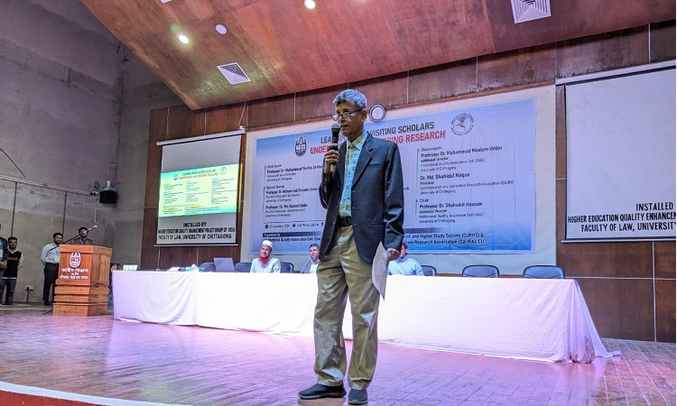শিক্ষার্থীদের গবেষণায় মনোযোগী হওয়ার আহ্বান চবি ভিসির