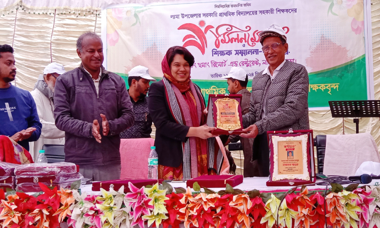 লামায় সম্মাননা পেলেন ৩২ অবসরপ্রাপ্ত শিক্ষক