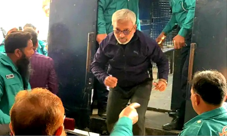 সাবেক এমপিকে বহনকারী প্রিজন ভ্যানে দু'দফা হামলা
