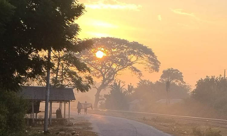 মৃদু শৈত্যপ্রবাহে কাঁপছে চুয়াডাঙ্গা