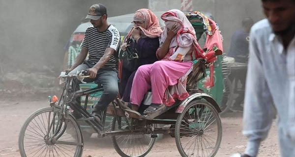 সুস্থ মানুষদের জন্যও ‘ভীষণ ক্ষতিকর’ ঢাকার বাতাস
