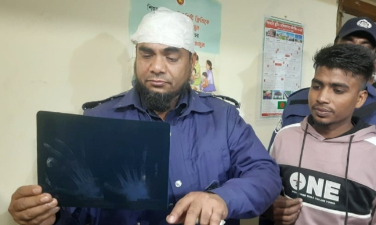 ব্রাহ্মণবাড়িয়ায় তাহেরীর মাহফিল থেকে পুলিশকে আক্রমণ