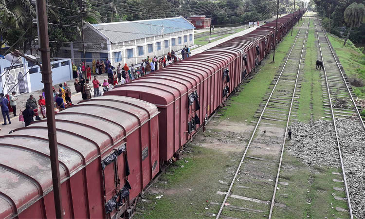 রেলে ভারত থেকে এলো ৪৬৮ মেট্রিক টন আলু