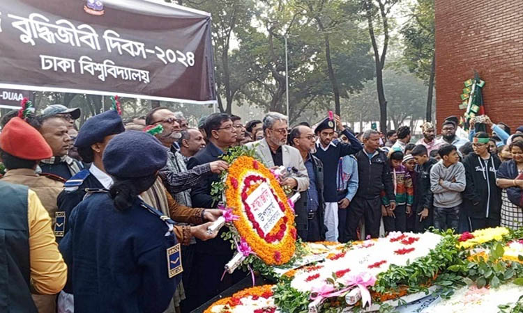 শহীদ বুদ্ধিজীবী স্মৃতিসৌধে জনতার ঢল