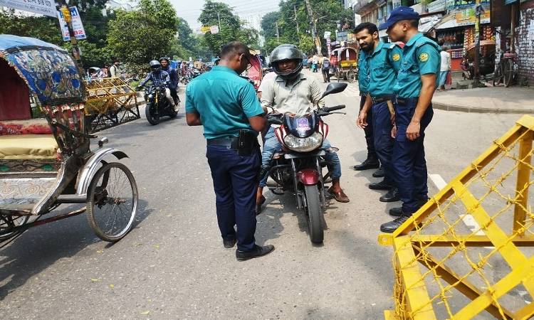 ট্রাফিক আইন লঙ্ঘনে ডিএমপির ১৭৯৯ মামলা